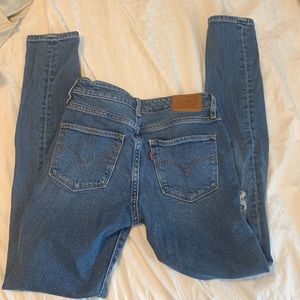 Levi High Rise Jeans